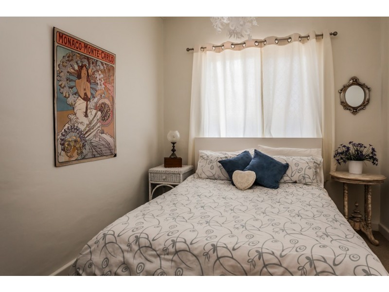 9 Instone Street, Hilton WA 6163