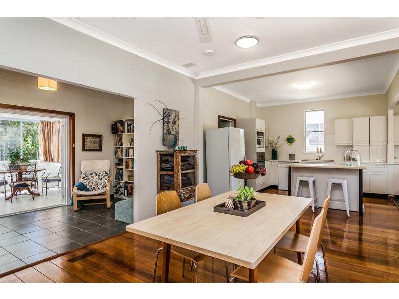 9 Instone Street, Hilton WA 6163