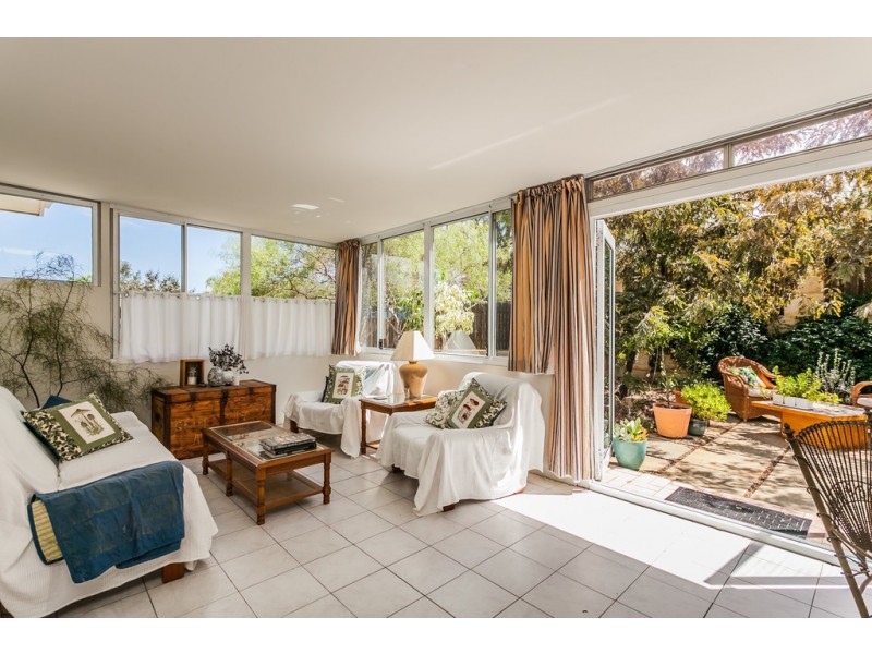 9 Instone Street, Hilton WA 6163