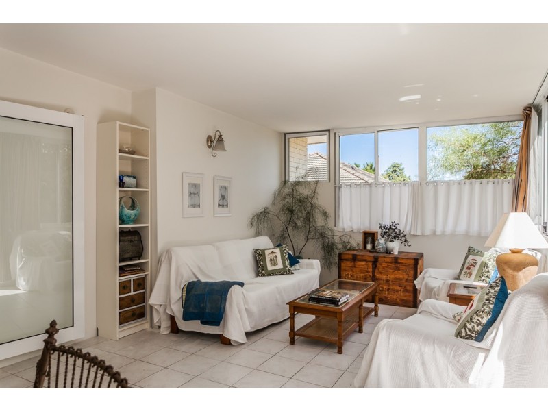 9 Instone Street, Hilton WA 6163