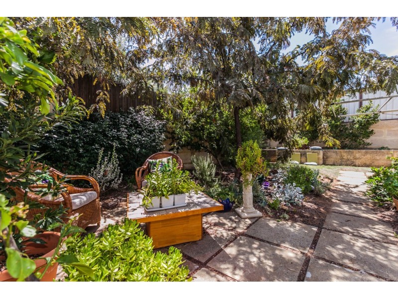 9 Instone Street, Hilton WA 6163