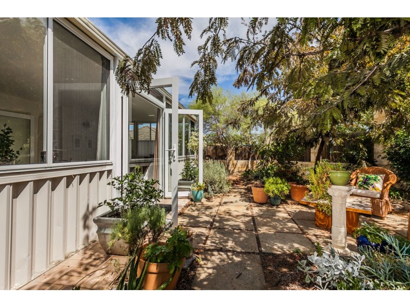 9 Instone Street, Hilton WA 6163