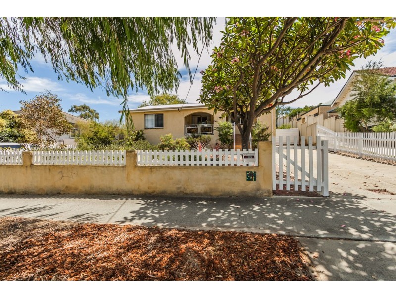 9 Instone Street, Hilton WA 6163