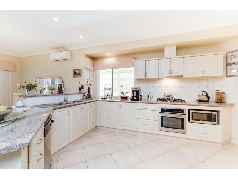 37 Lomandra Drive, Canning Vale WA 6155