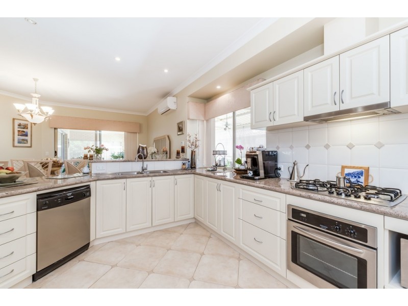 37 Lomandra Drive, Canning Vale WA 6155