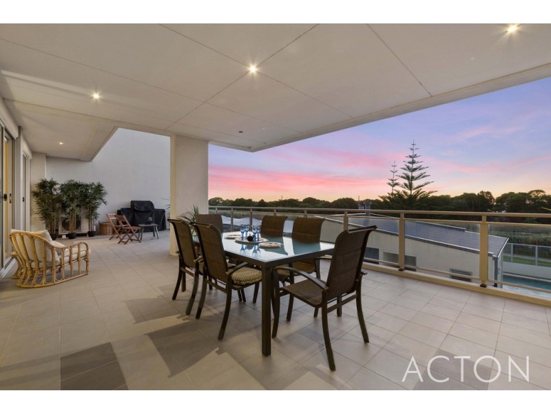 2/52 Rollinson Road, North Coogee WA 6163
