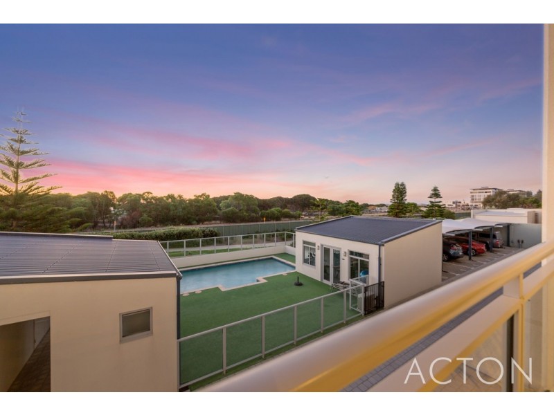 2/52 Rollinson Road, North Coogee WA 6163