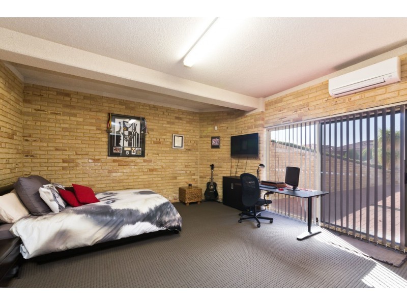 16 Motril Avenue, Coogee WA 6166