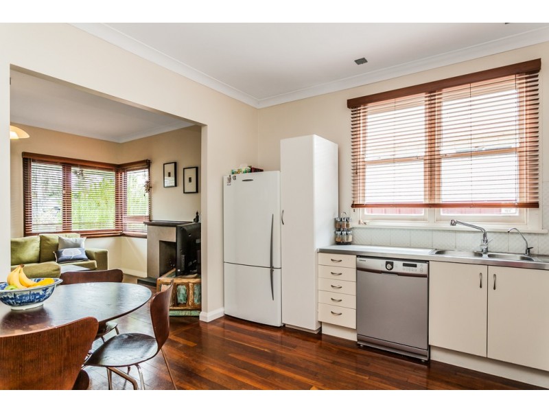 6 Hood Street, Hamilton Hill WA 6163