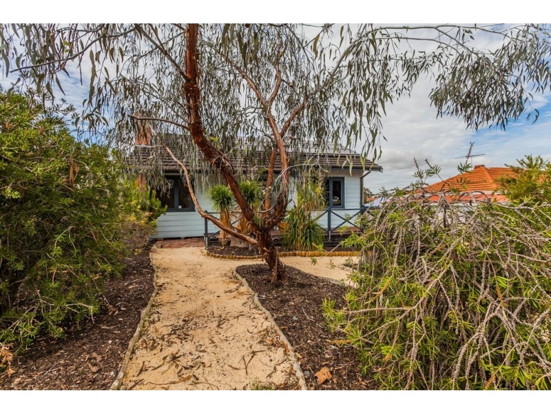 6 Hood Street, Hamilton Hill WA 6163