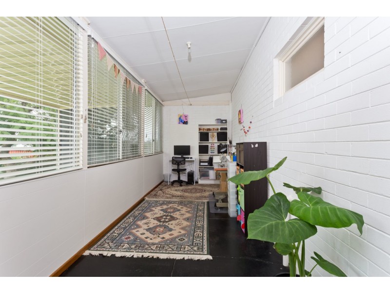 32 Sawle Road, Hamilton Hill WA 6163