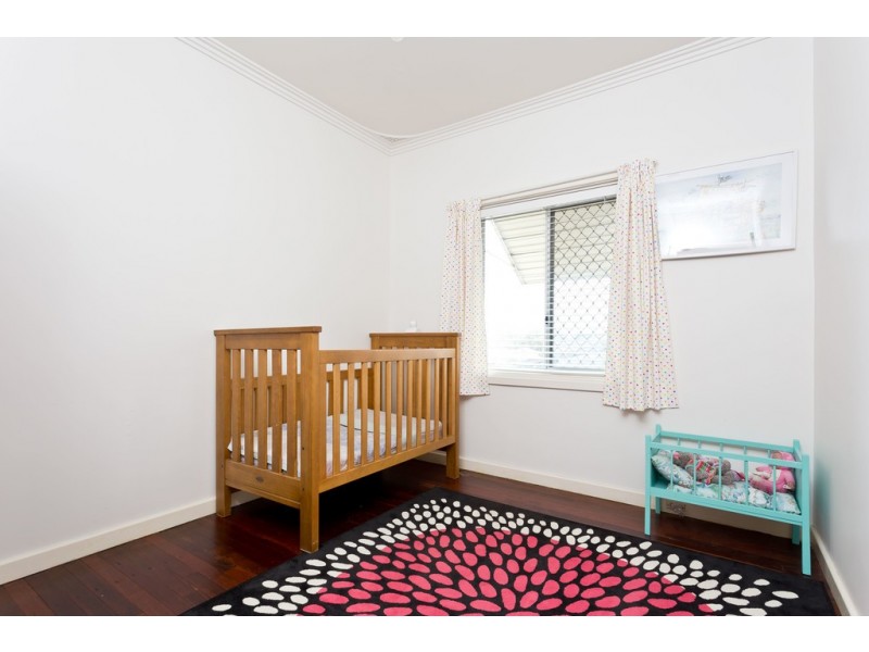 32 Sawle Road, Hamilton Hill WA 6163