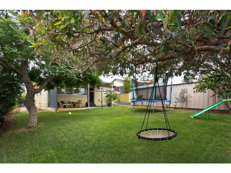 32 Sawle Road, Hamilton Hill WA 6163