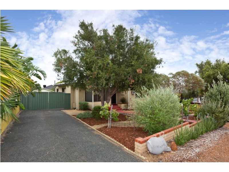 32 Sawle Road, Hamilton Hill WA 6163