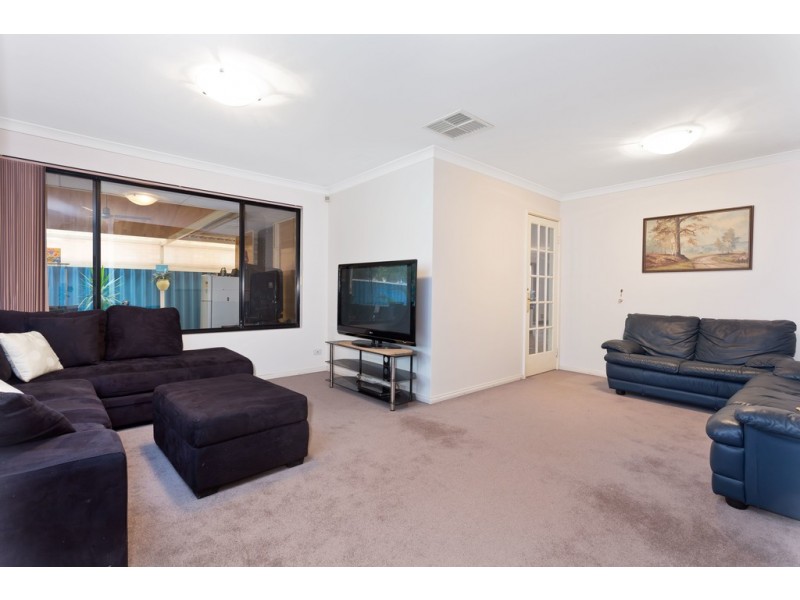 33 Steiner Avenue, Success WA 6164