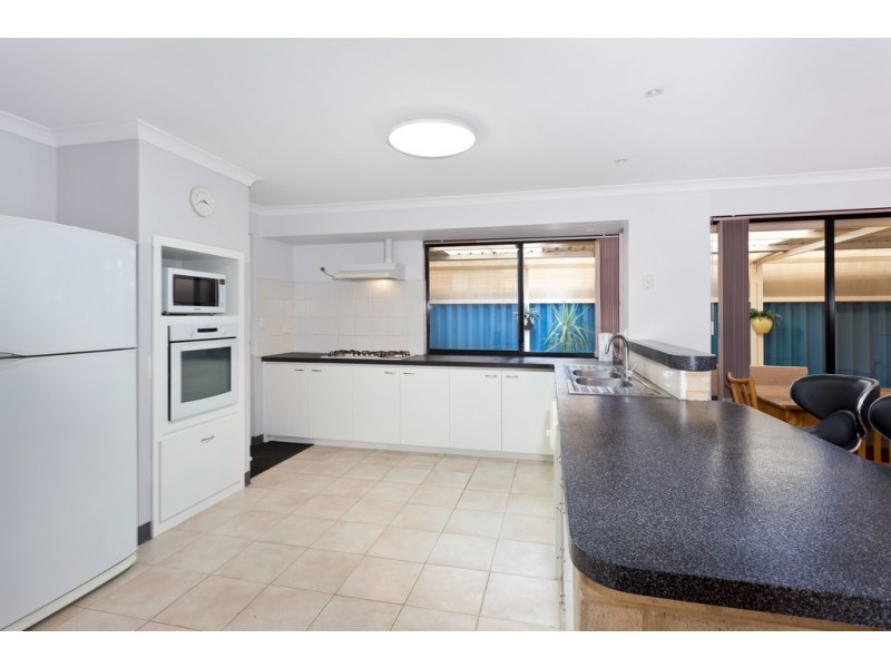 33 Steiner Avenue, Success WA 6164