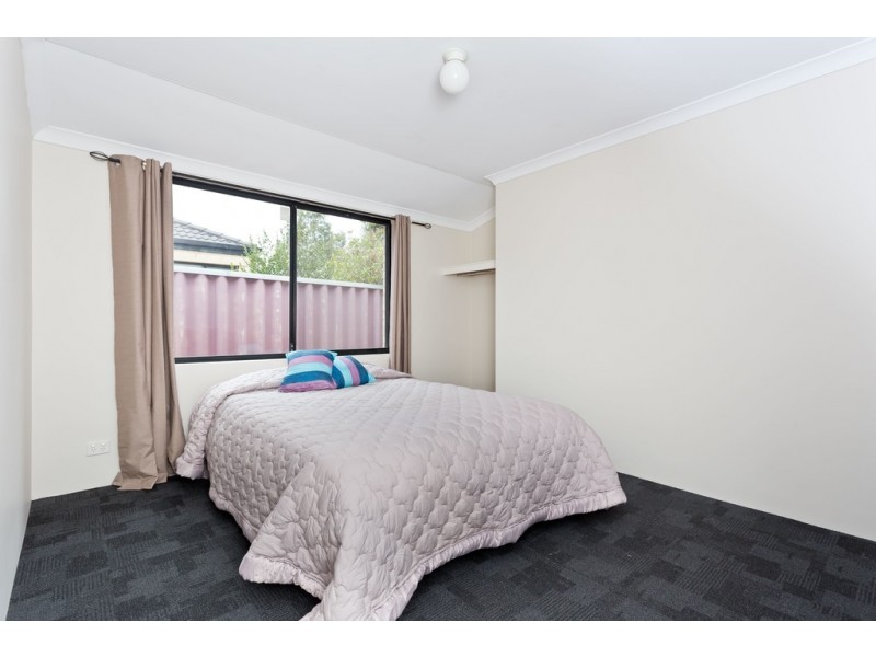 33 Steiner Avenue, Success WA 6164