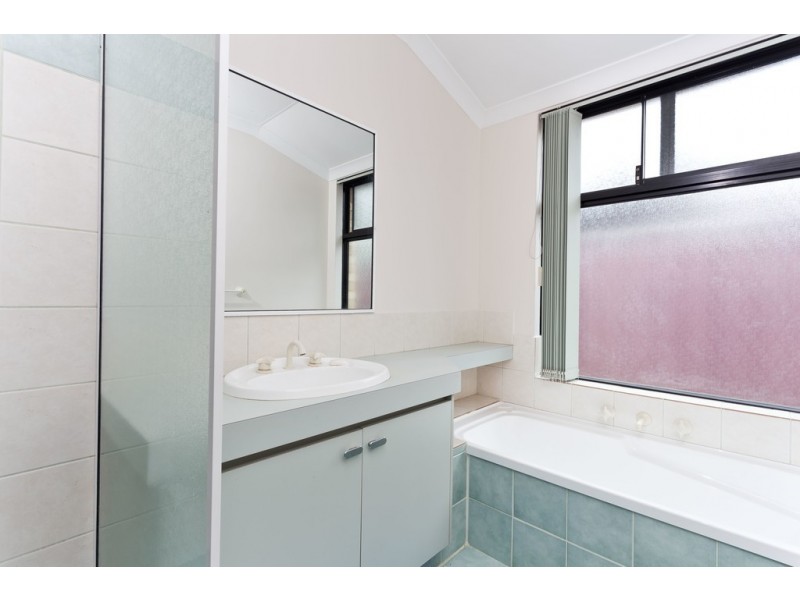 33 Steiner Avenue, Success WA 6164