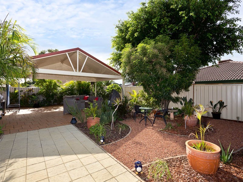 12 Bluebell Way, Bibra Lake WA 6163