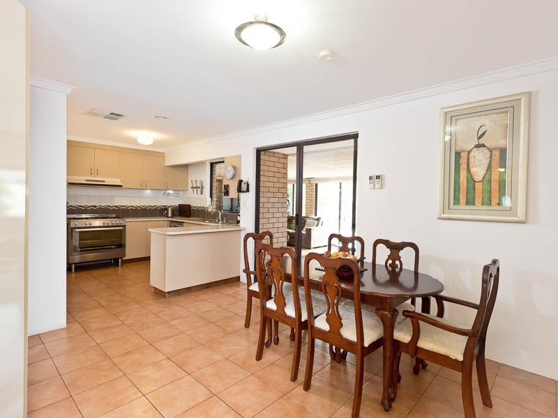 12 Bluebell Way, Bibra Lake WA 6163