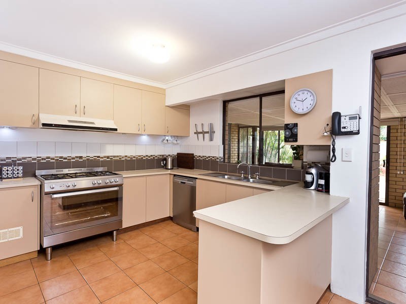 12 Bluebell Way, Bibra Lake WA 6163