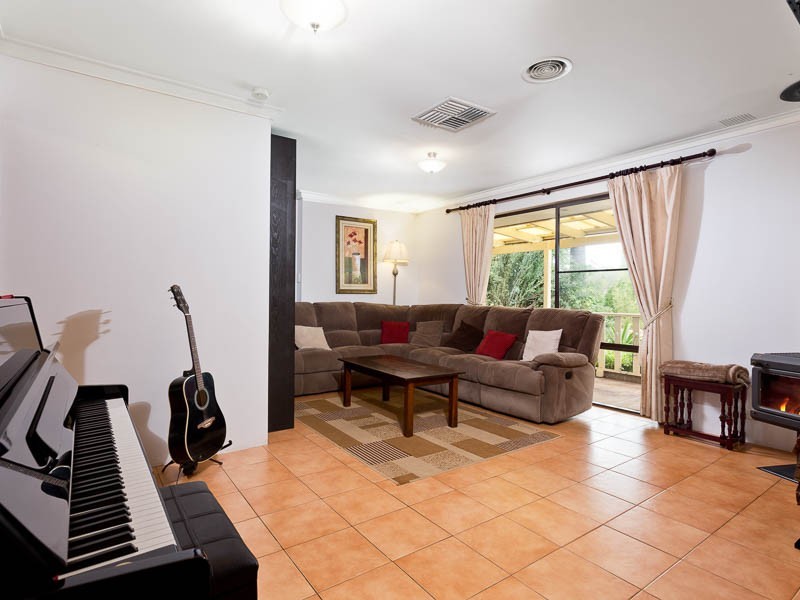 12 Bluebell Way, Bibra Lake WA 6163