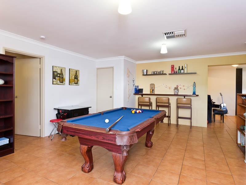 12 Bluebell Way, Bibra Lake WA 6163