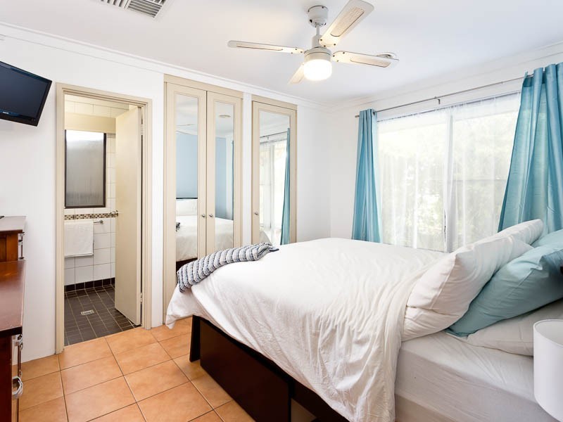 12 Bluebell Way, Bibra Lake WA 6163