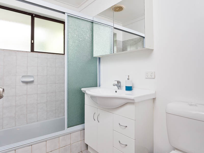 12 Bluebell Way, Bibra Lake WA 6163