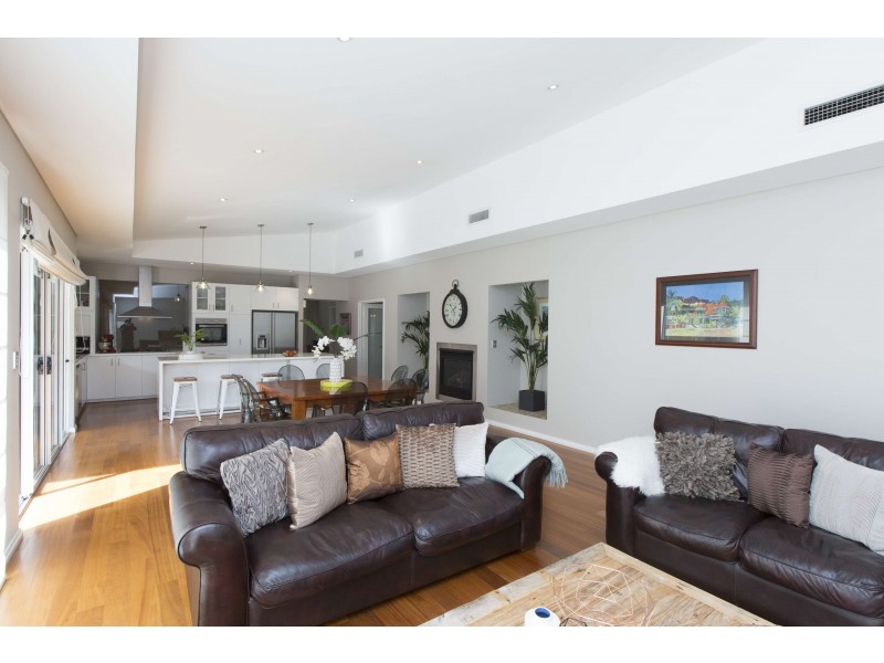 8 Hamelin Drive, Munster WA 6166