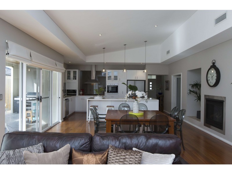 8 Hamelin Drive, Munster WA 6166