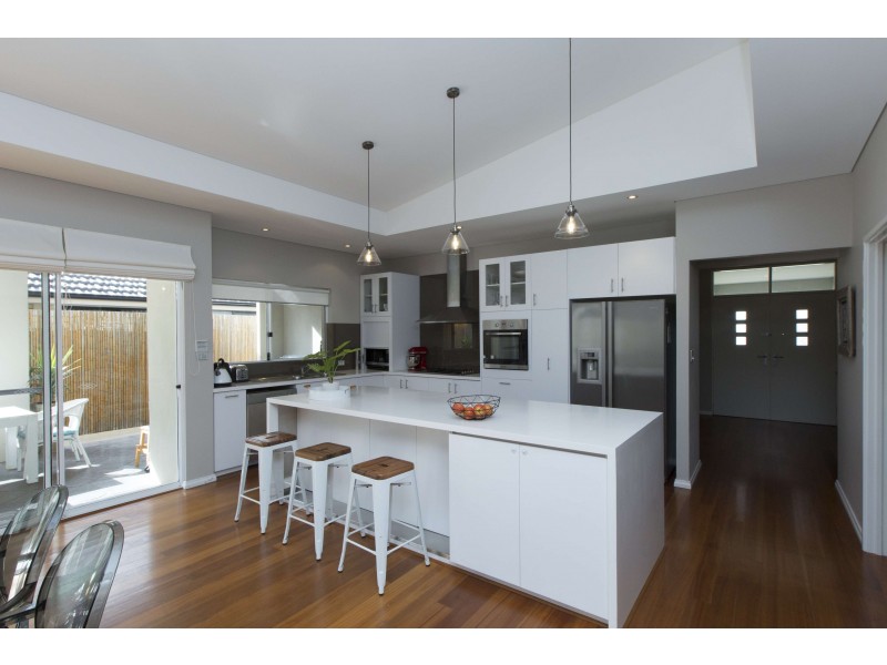 8 Hamelin Drive, Munster WA 6166