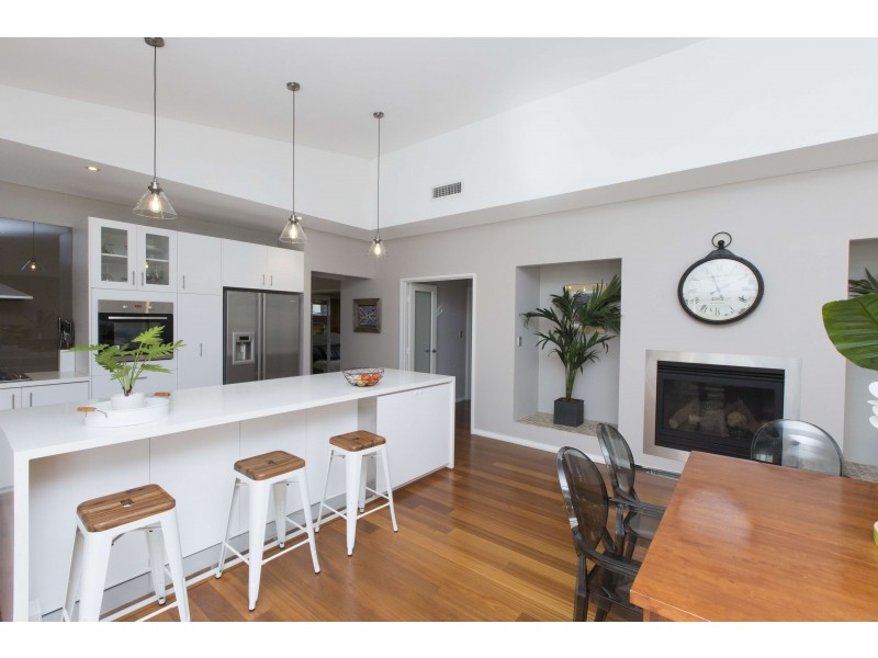 8 Hamelin Drive, Munster WA 6166