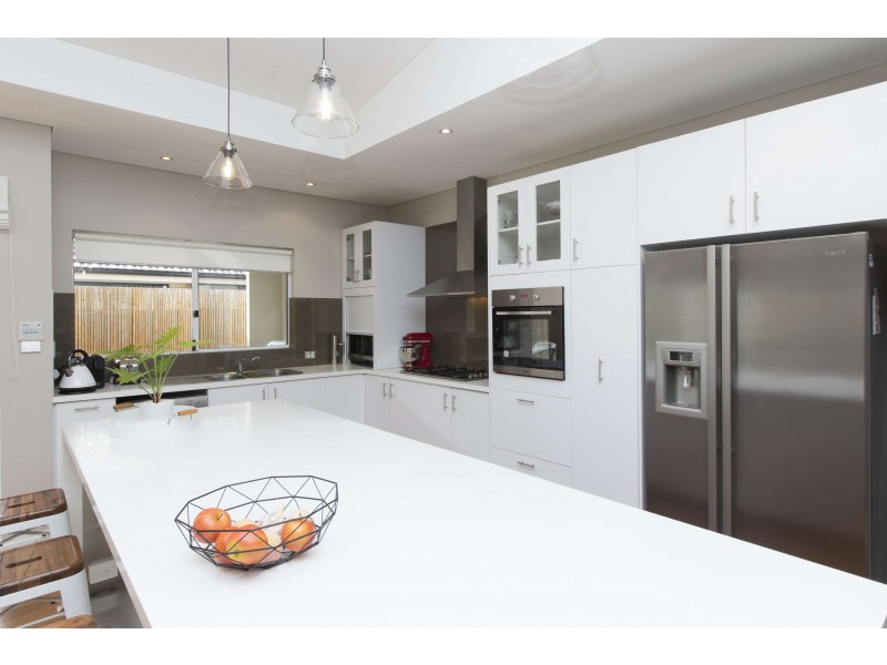 8 Hamelin Drive, Munster WA 6166