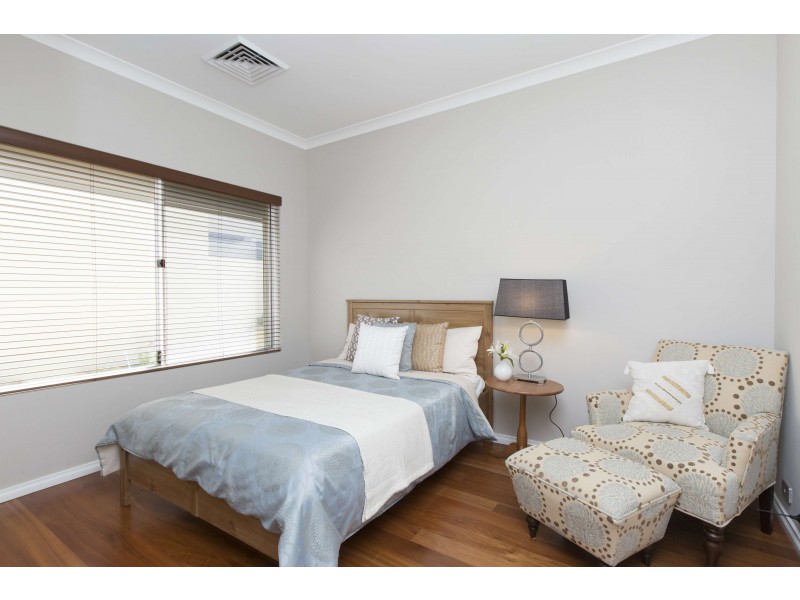 8 Hamelin Drive, Munster WA 6166