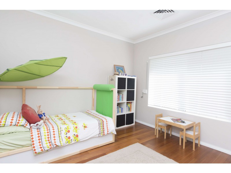 8 Hamelin Drive, Munster WA 6166