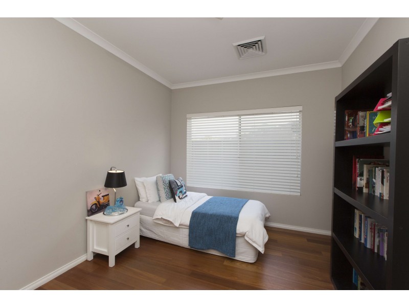 8 Hamelin Drive, Munster WA 6166