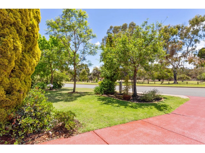 80 Bolderwood Drive, South Lake WA 6164