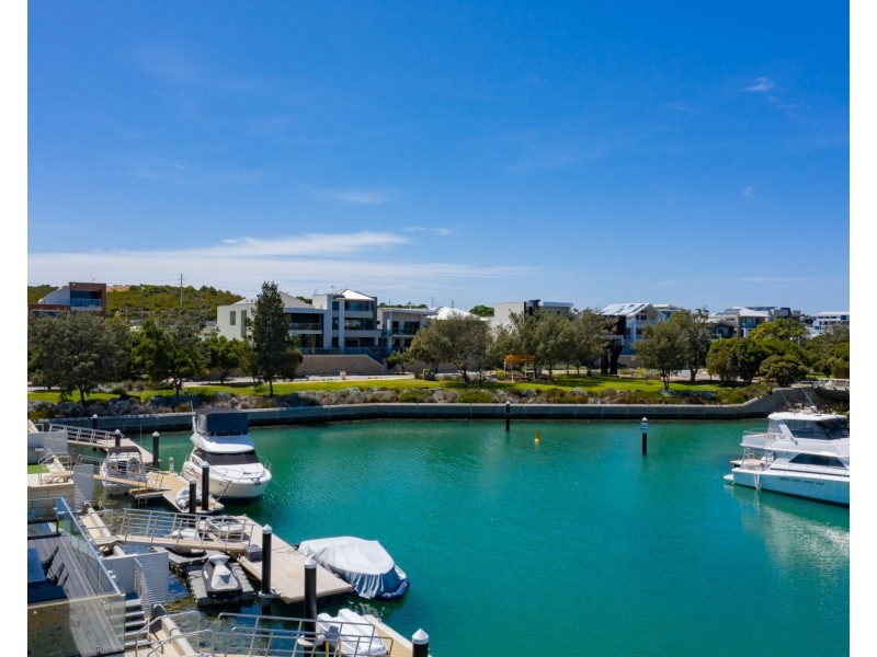 9A Chelydra Point, North Coogee WA 6163