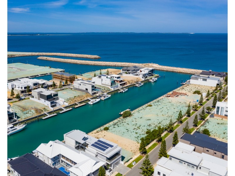 9A Chelydra Point, North Coogee WA 6163