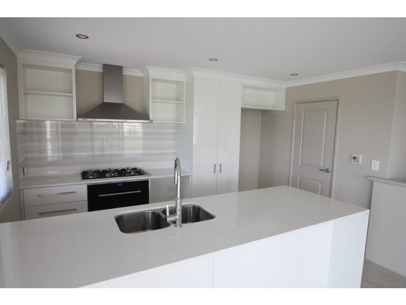 1/8 Socrates Parade, North Coogee WA 6163