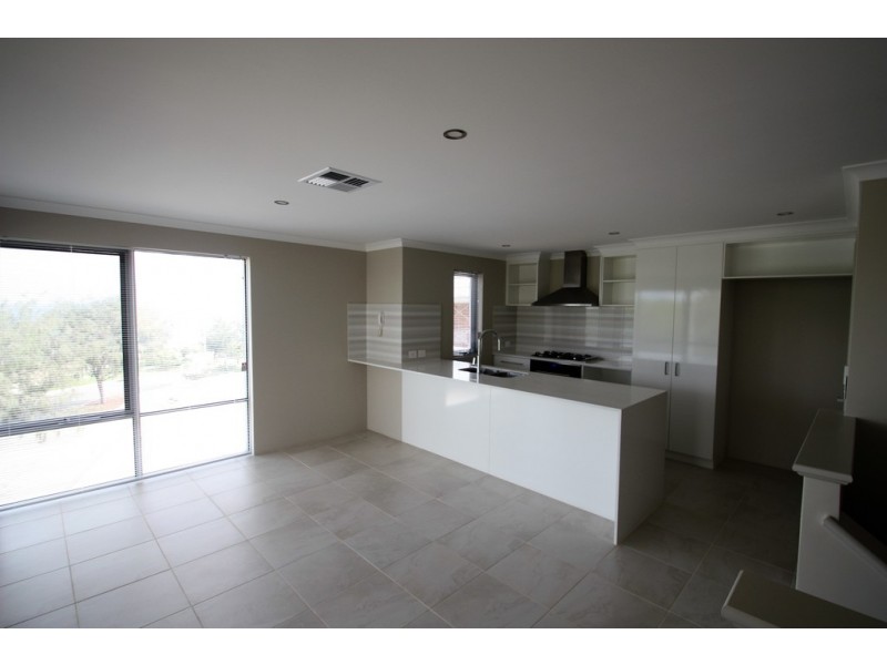 1/8 Socrates Parade, North Coogee WA 6163