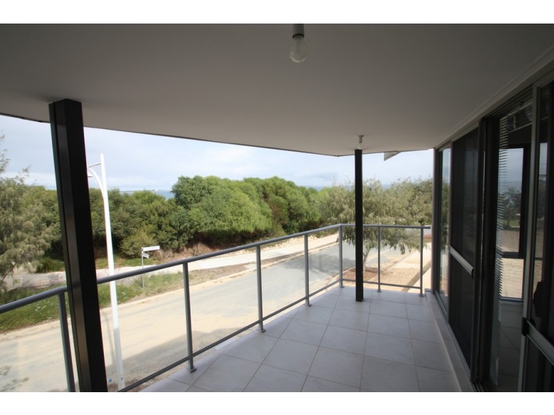 1/8 Socrates Parade, North Coogee WA 6163