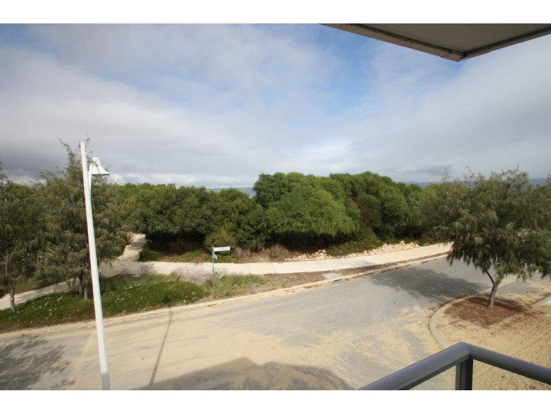 1/8 Socrates Parade, North Coogee WA 6163