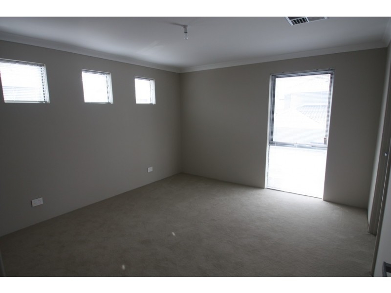 1/8 Socrates Parade, North Coogee WA 6163