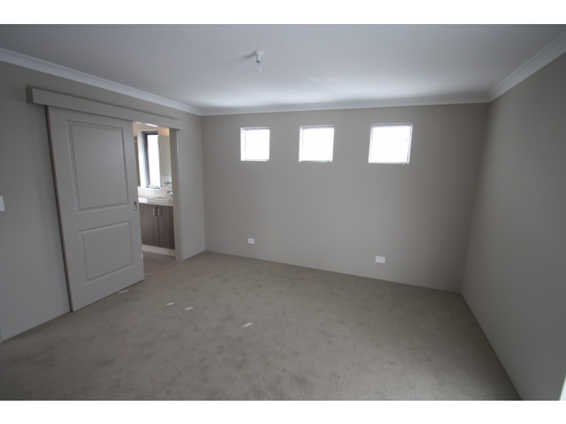 1/8 Socrates Parade, North Coogee WA 6163