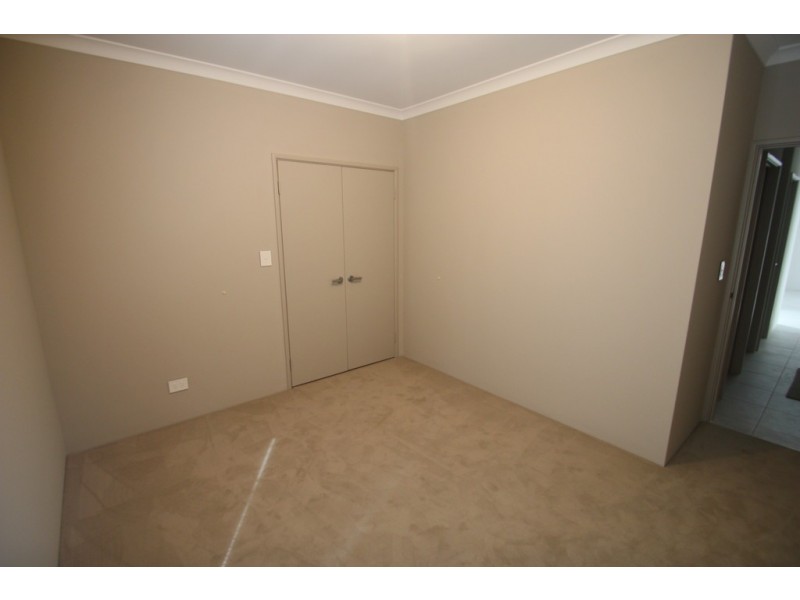 1/8 Socrates Parade, North Coogee WA 6163