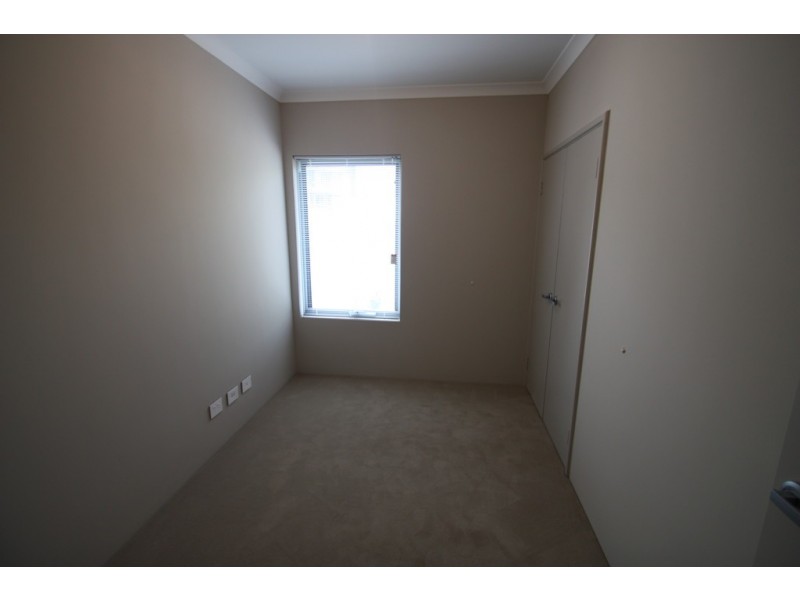 1/8 Socrates Parade, North Coogee WA 6163