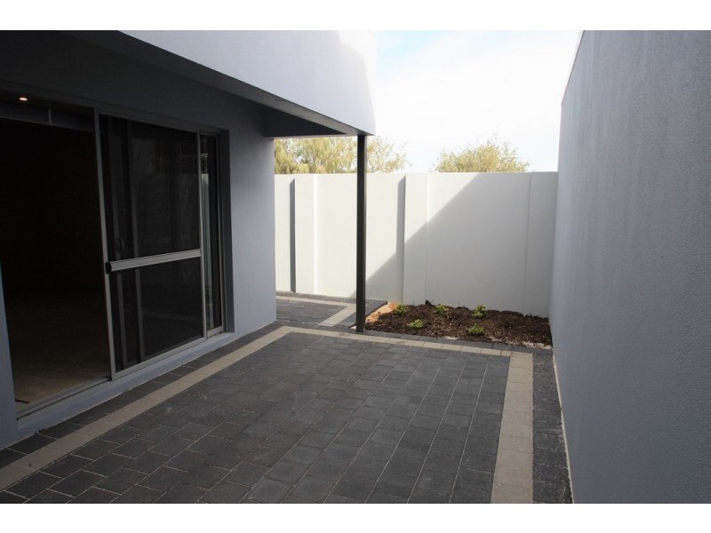 1/8 Socrates Parade, North Coogee WA 6163