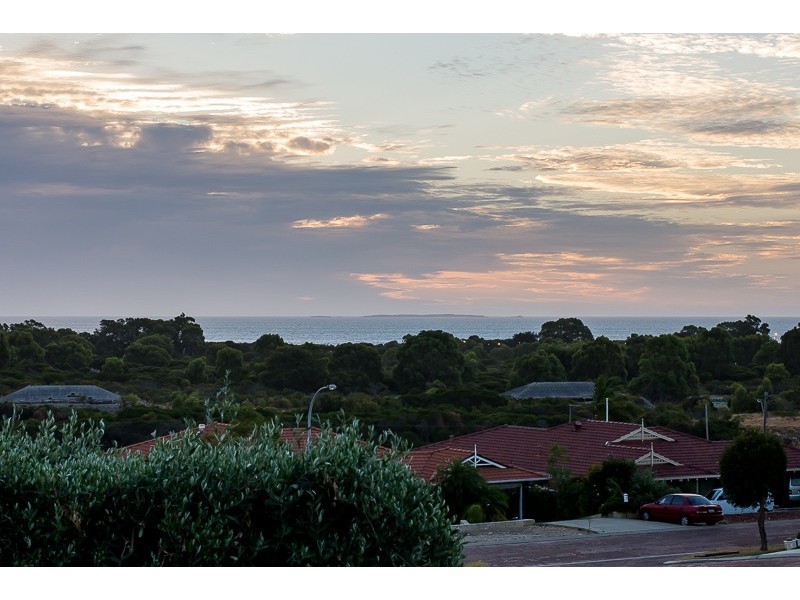 6B The Cove, Coogee WA 6166